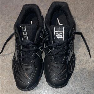 Mizuno Women's Black Athletic Sneakers